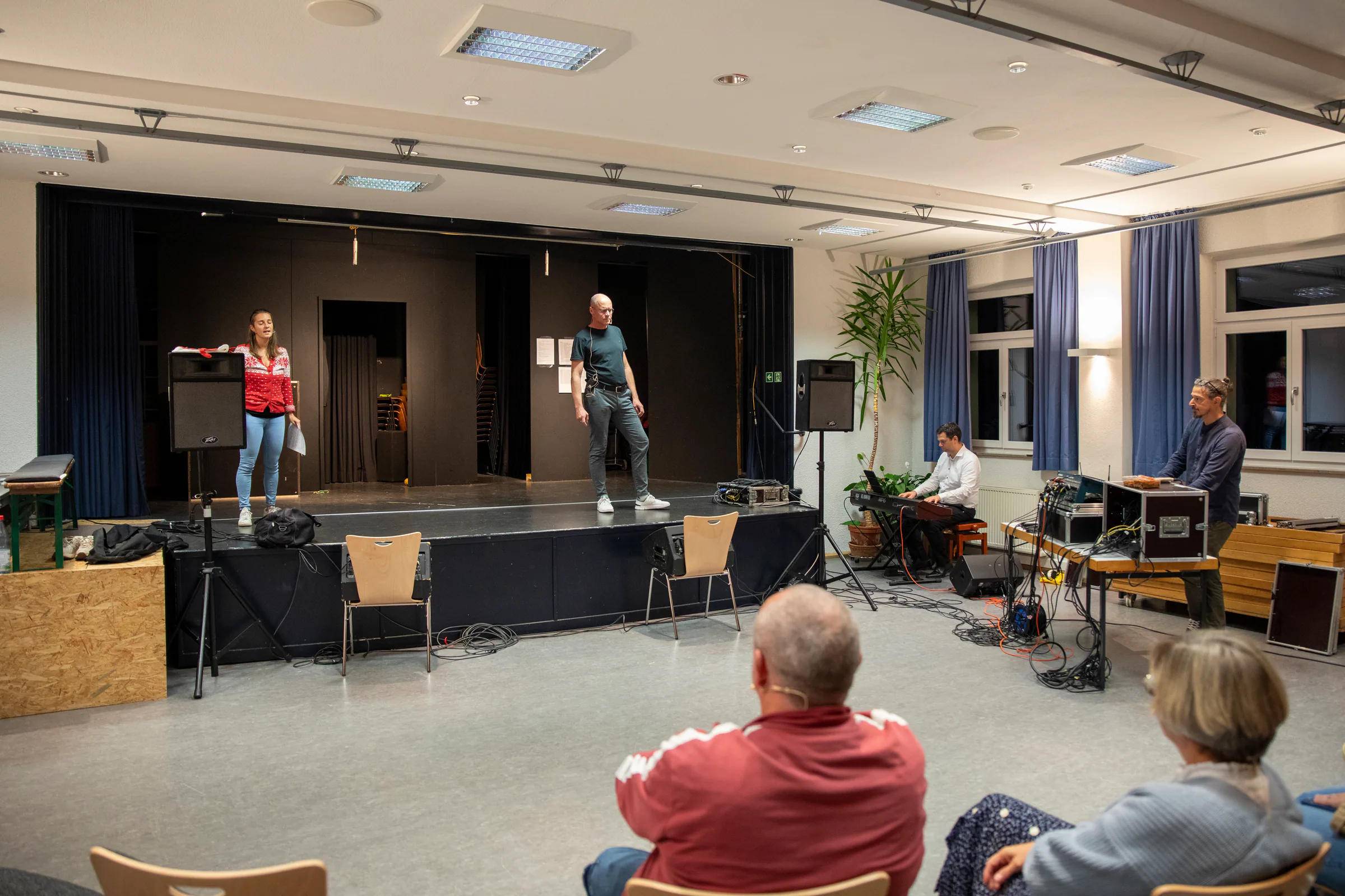 Probe mit Schauspiel, Musik und Technik im Vereinshaus